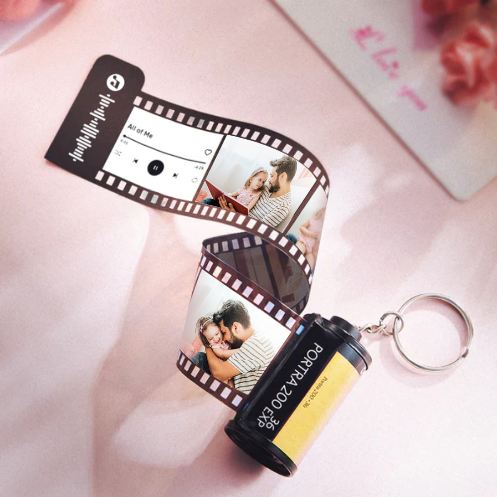 Regalo para papá con llavero con rollo de cámara y texto, llavero con rollo de película fotográfica personalizado y código musical.