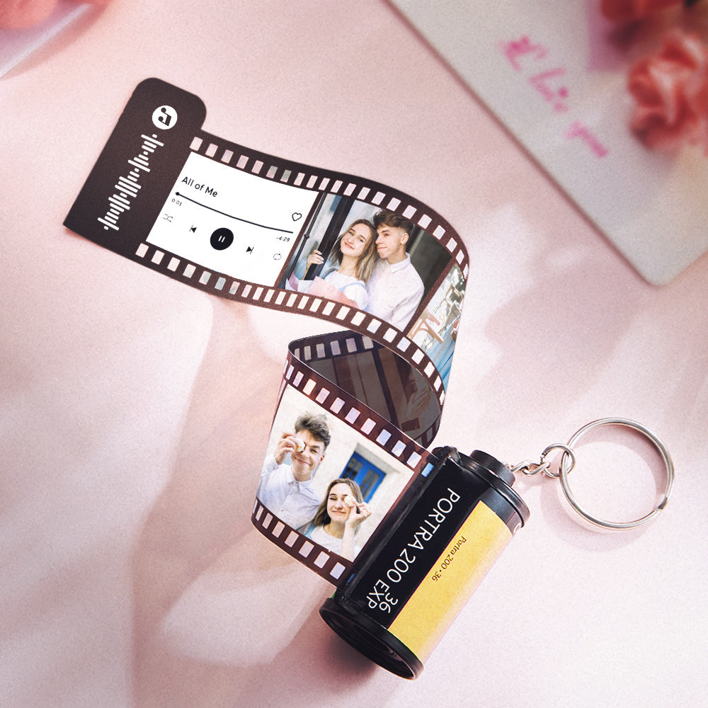 Regalo para papá con llavero con rollo de cámara y texto, llavero con rollo de película fotográfica personalizado y código musical.